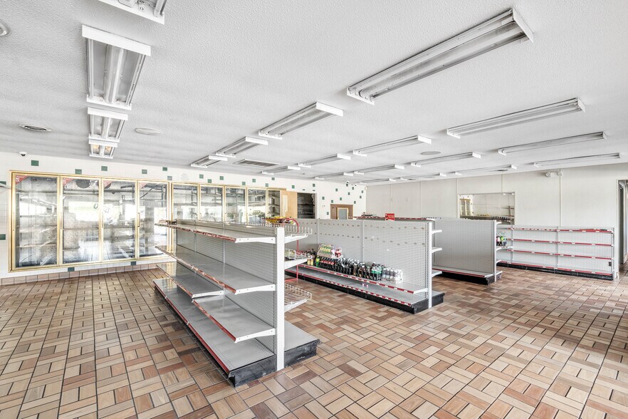 More Photos Of 5 Lane St, Yemassee Storefront For Lease