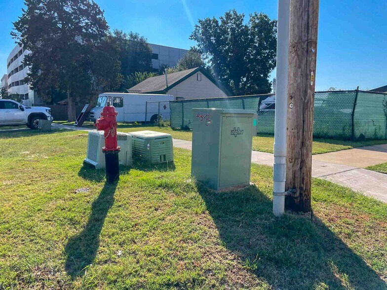 More Photos Of 126 W Main St, Edmond Freestanding For Sale