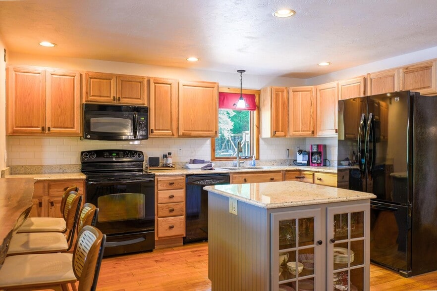 More Photos Of 8971 Thoroughfare Rd, Minocqua Multifamily For Sale