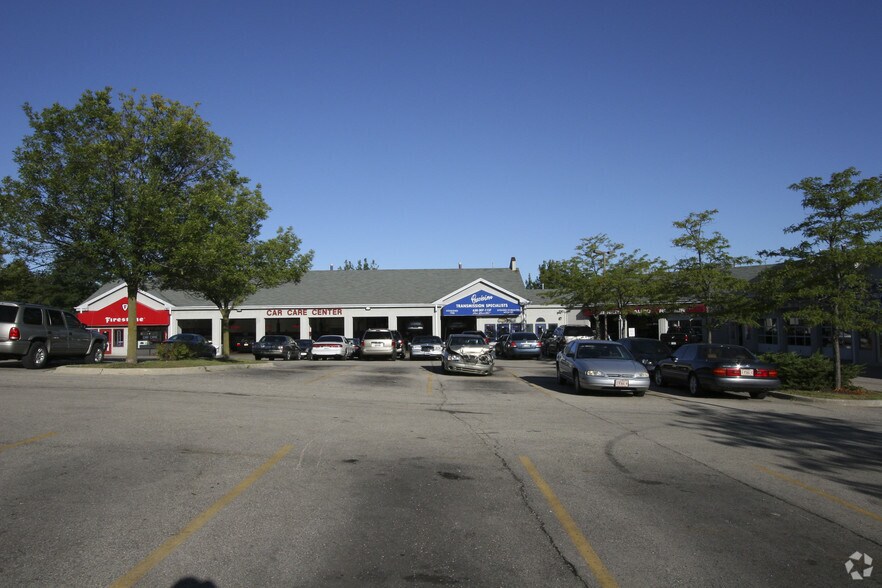More Photos Of 1046 Lake St, Roselle Auto Repair For Sale
