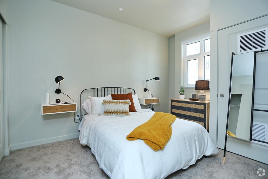 More Photos Of 913 S Jackson St, Seattle Apartments For Lease