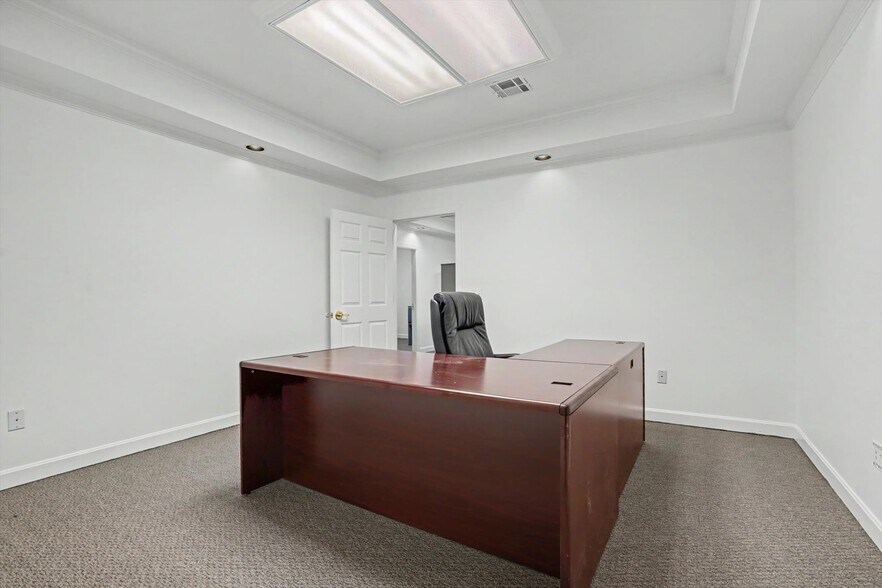 More Photos Of 5407 S Lewis Ave, Tulsa Office For Lease