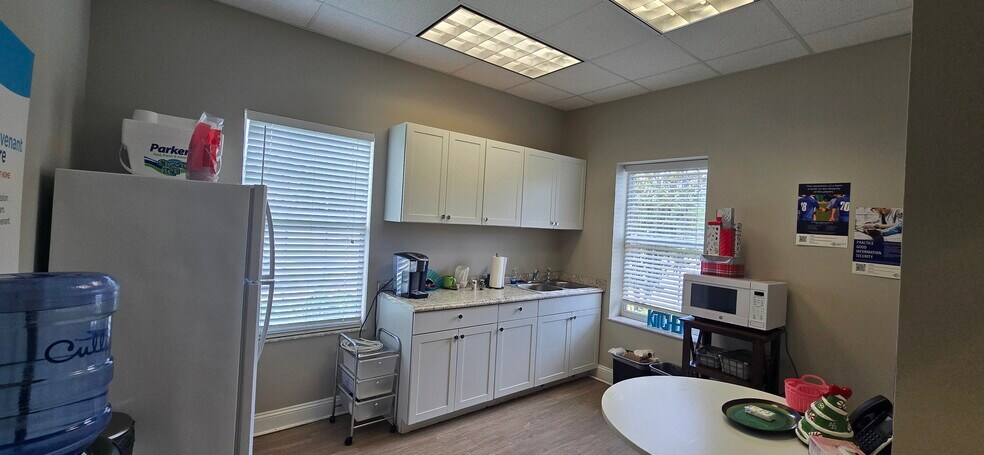 More Photos Of 1307-1309 Providence Rd, Brandon Office For Lease
