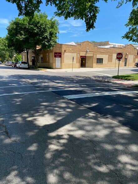 Primary Photo Of 535 Custer Ave, Evanston Office For Lease