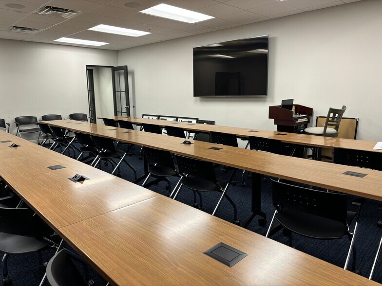 More Photos Of 11811 US Highway 1, North Palm Beach General Retail For Lease