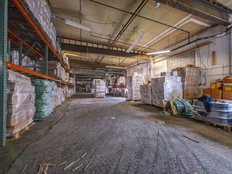 More Photos Of 122 E Railroad Ave, West Haverstraw Showroom For Lease