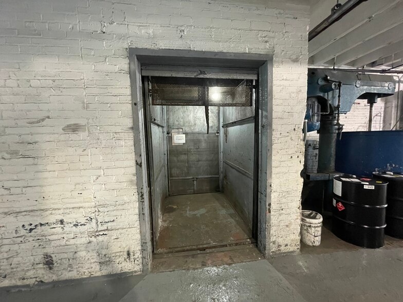 More Photos Of 1497 E Grand Blvd, Detroit Warehouse For Sale