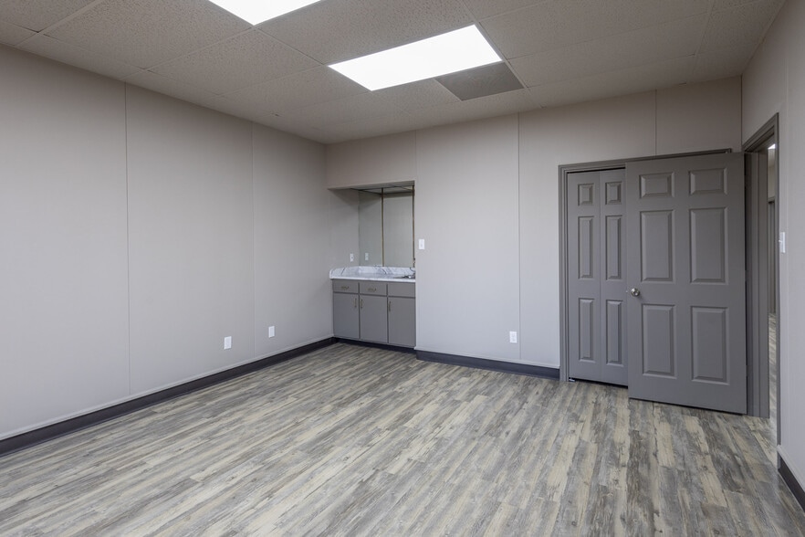More Photos Of 4920 S Loop 289, Lubbock Office For Lease