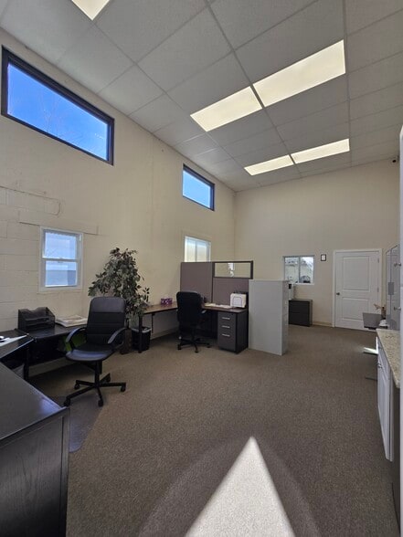 More Photos Of 25 E Kearney St, Bridgewater Warehouse For Lease