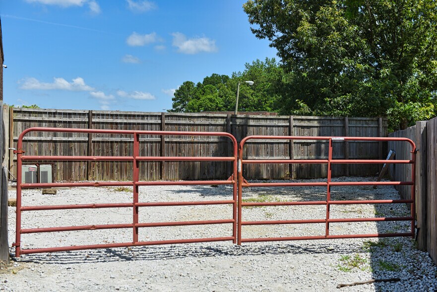 More Photos Of 104-A Commerce Pl, Goose Creek Flex For Lease