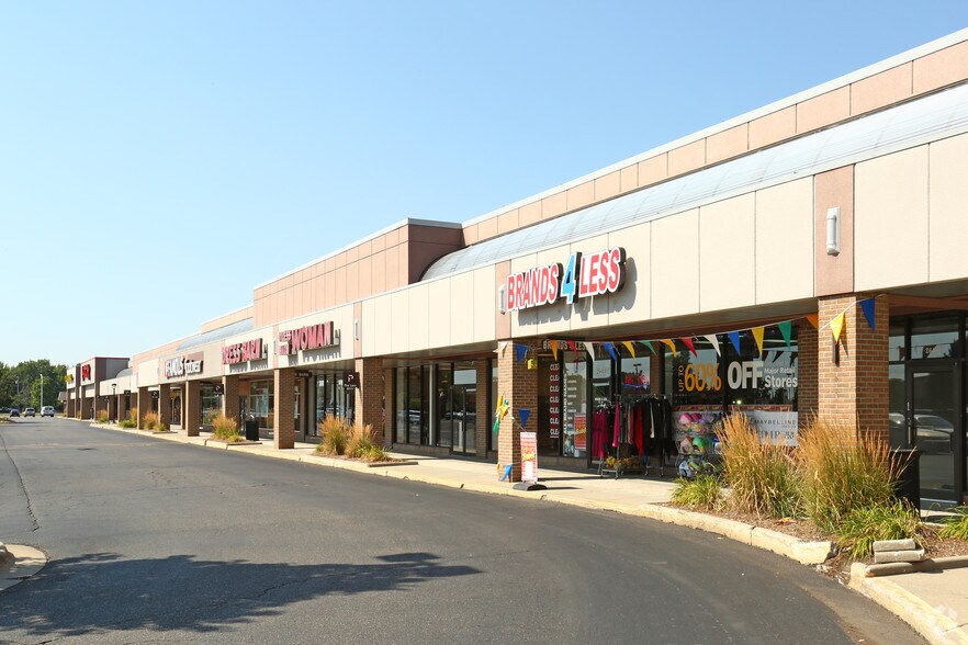 More Photos Of 26300-26650 Ford Rd, Dearborn Heights Unknown For Lease