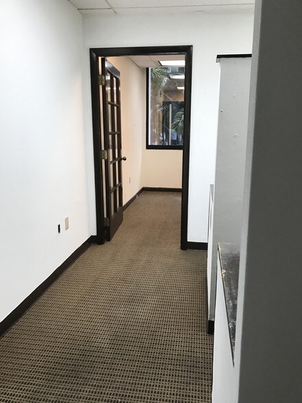More Photos Of 1110 Brickell Ave, Miami Office For Lease