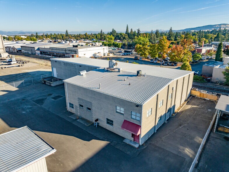 Primary Photo Of 619 S Fir St, Medford Refrigeration Cold Storage For Sale