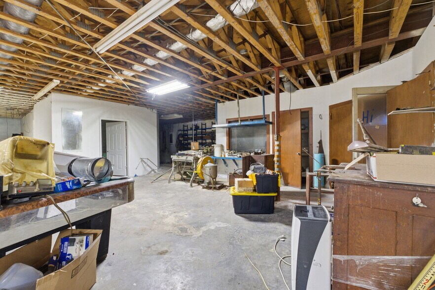 More Photos Of 2122 S Glenstone Ave, Springfield Freestanding For Sale