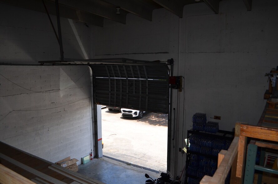 More Photos Of 7311-7323 NW 12th St, Miami Light Distribution For Sale