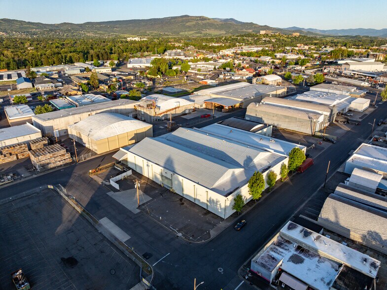 More Photos Of 715 S Grape St, Medford Warehouse For Sale