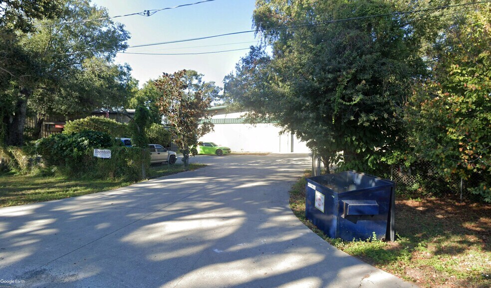 More Photos Of 2502 N 70th St, Tampa Warehouse For Lease