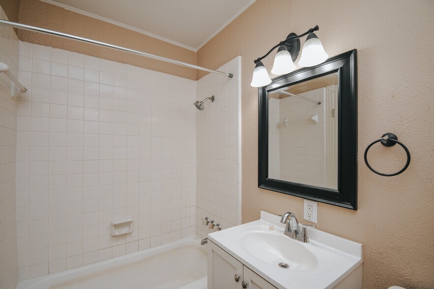More Photos Of 1503 E Virginia Ave, Victoria Apartments For Sale