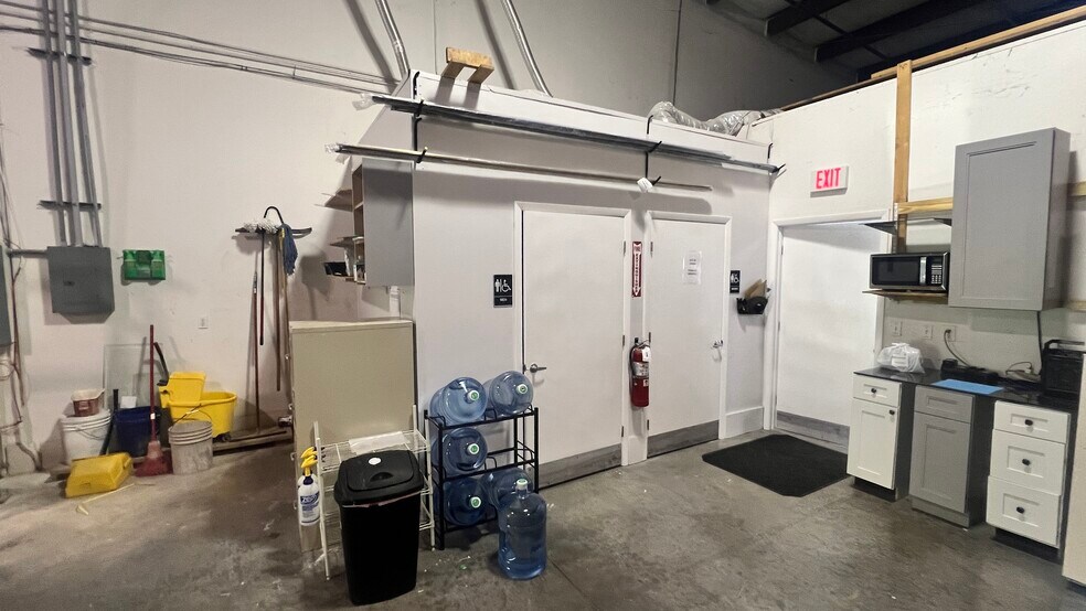 More Photos Of 6225 E 21st St, Bradenton Industrial For Sale