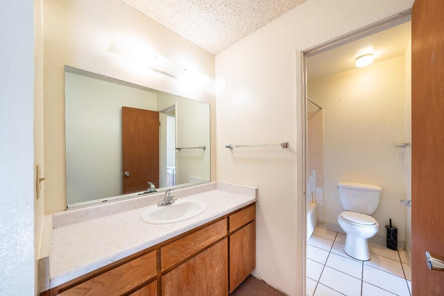 More Photos Of 960 Marlene St, Ukiah Apartments For Sale