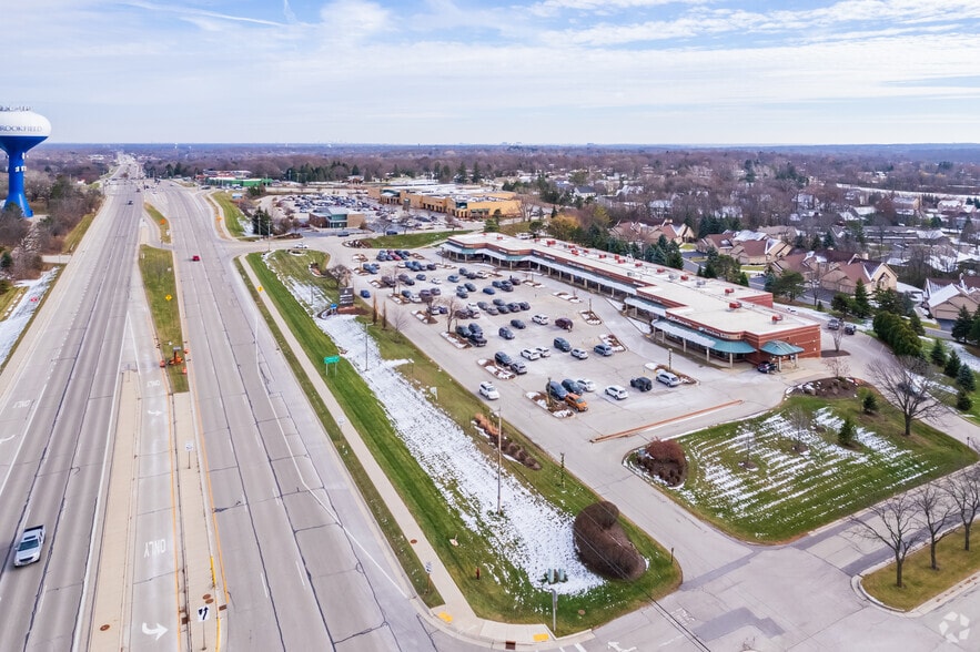 More Photos Of 17495 W Capitol Dr, Brookfield Unknown For Lease
