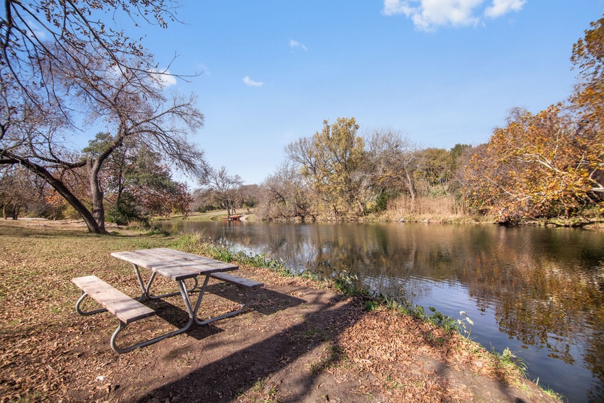 More Photos Of 900 Round Rock Ave, Round Rock Medical For Lease