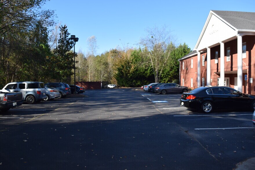 More Photos Of 115-131 N Park Trl, Stockbridge Medical For Lease