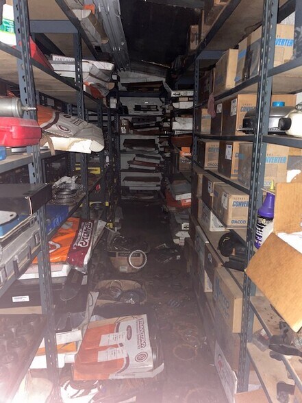 More Photos Of 15 New Cedar, Hamilton Auto Repair For Sale