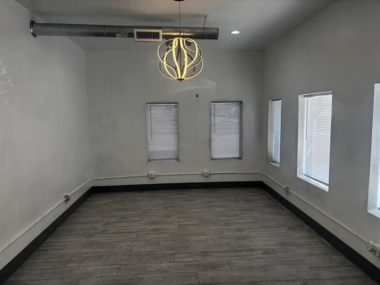 More Photos Of 5114 N Peoria Ave, Tulsa General Retail For Sale