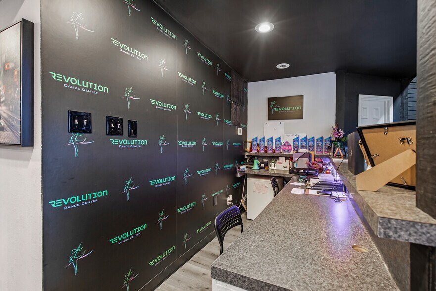 More Photos Of 1725 Northpark Dr, Kingwood Auto Repair For Sale