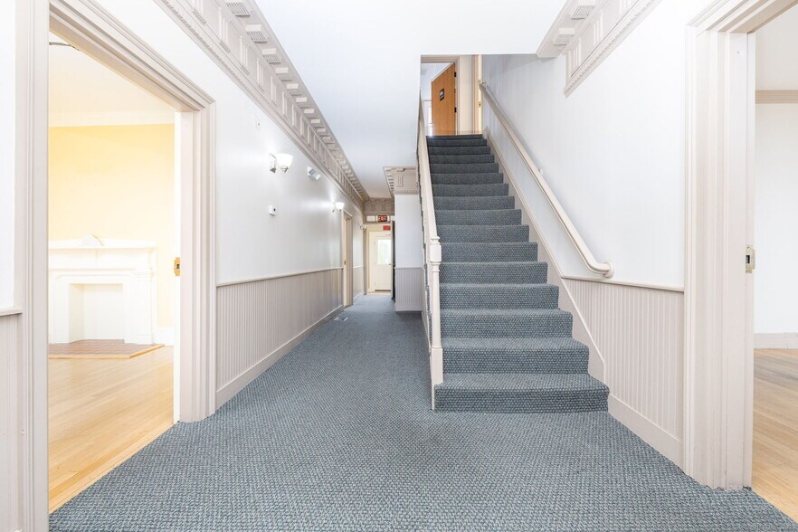 More Photos Of 11 Hayward Ave, Colchester Office For Sale