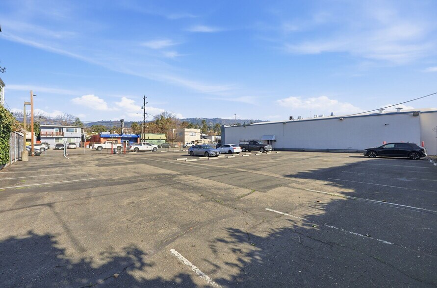 More Photos Of 6537 Foothill Blvd, Oakland Office For Lease