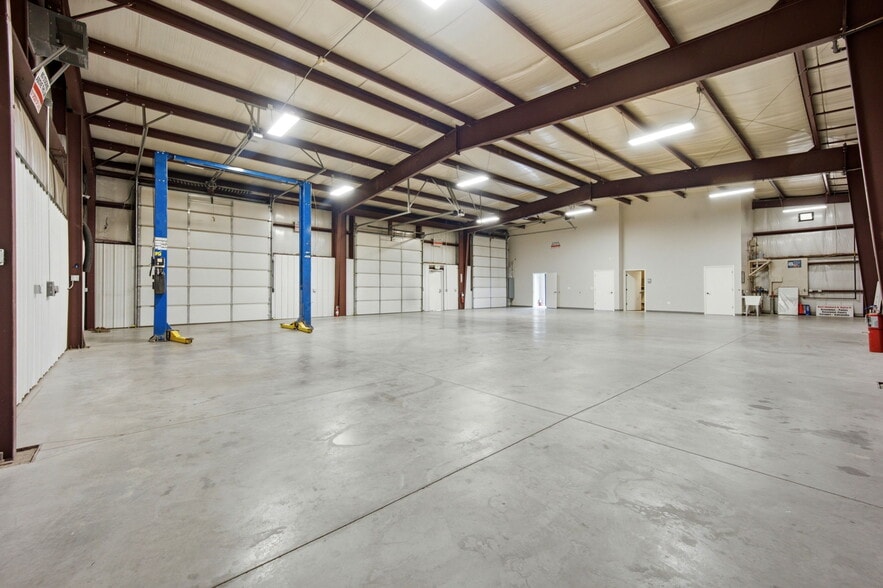 More Photos Of 7315 McClain Pt, Colorado Springs Warehouse For Lease