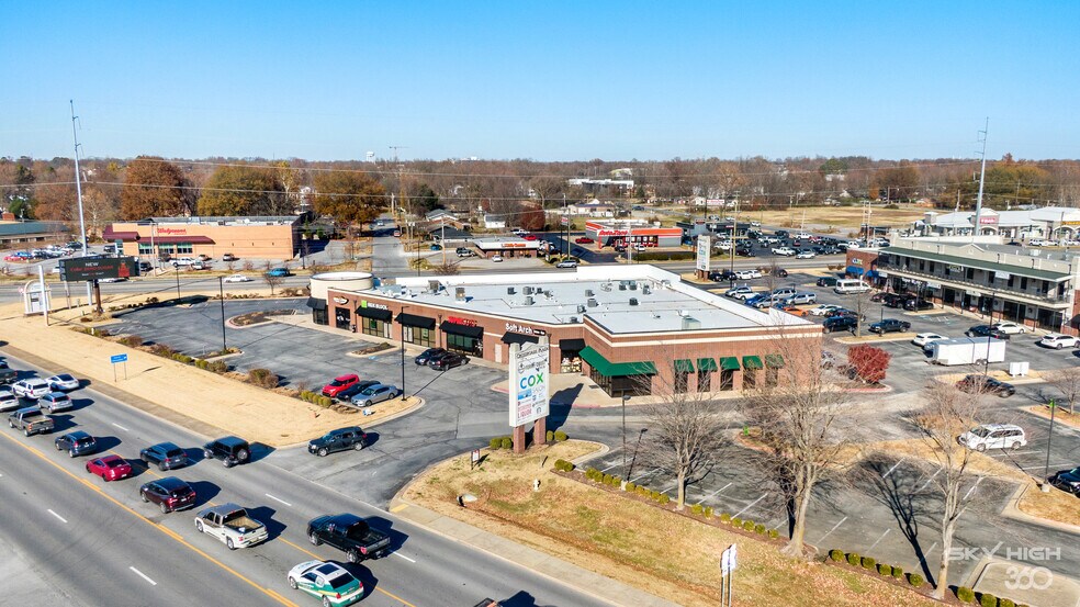 More Photos Of 201 SW 14th St, Bentonville Unknown For Lease