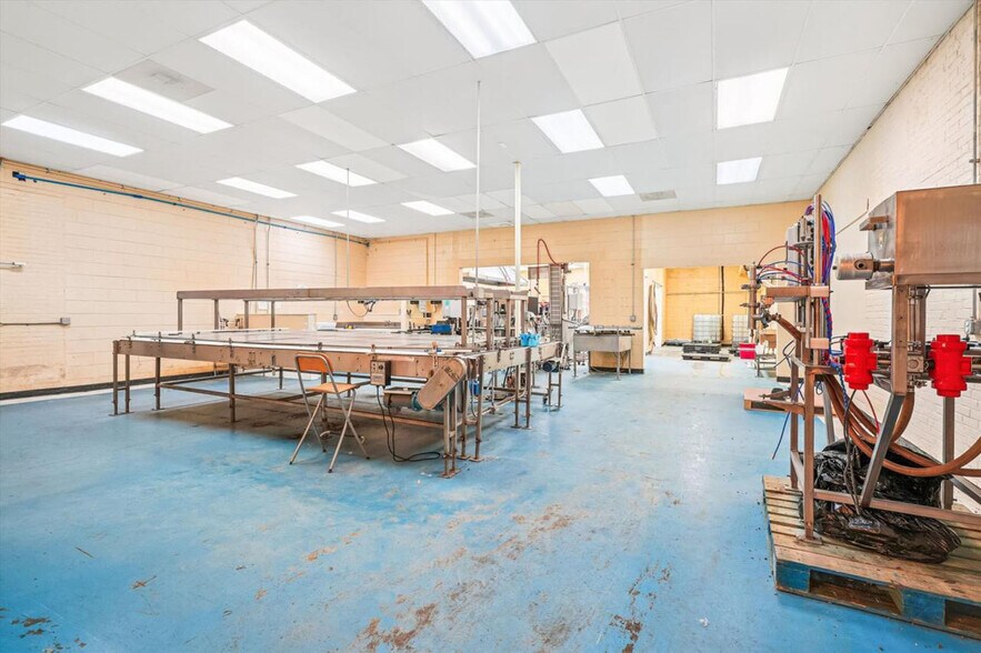 More Photos Of 113 Aileen Rd, Flint Hill Warehouse For Sale