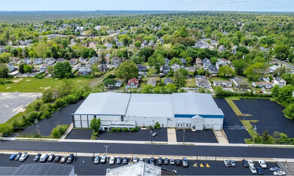 More Photos Of 201 W Decatur Ave, Pleasantville Flex For Lease