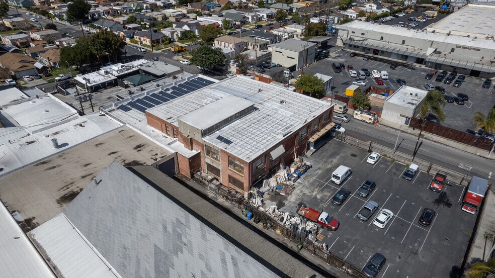 More Photos Of 2000-2010 W 62nd St, Los Angeles Warehouse For Sale