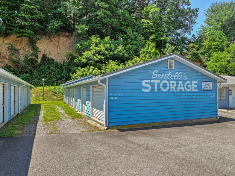 More Photos Of 8275 Carolina Blvd, Clyde General Retail For Sale