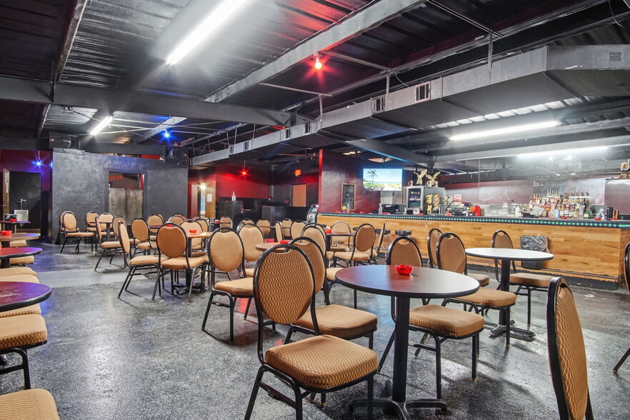 More Photos Of 1900 SE 59th Dr, Oklahoma City Bar For Sale