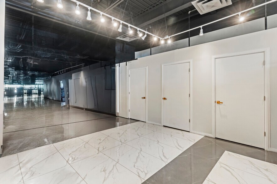 More Photos Of 3131 27th St NE, Calgary Storefront For Sale