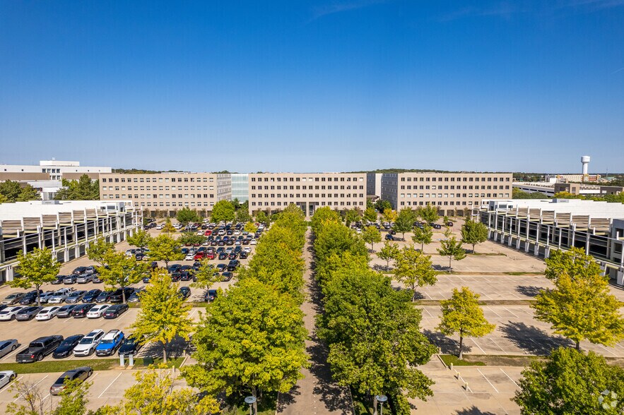 More Photos Of 1500 Solana Blvd, Westlake Unknown For Lease