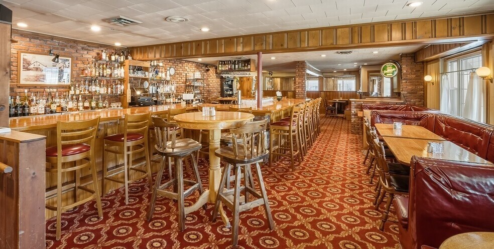 More Photos Of 650 N Main St, Sheffield Restaurant For Sale