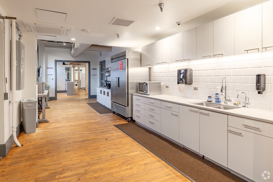 More Photos Of 1601 17th St, Denver Office For Sale