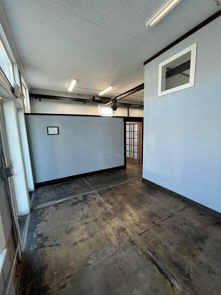More Photos Of 225 Bryan Ave, Fort Worth Office For Lease