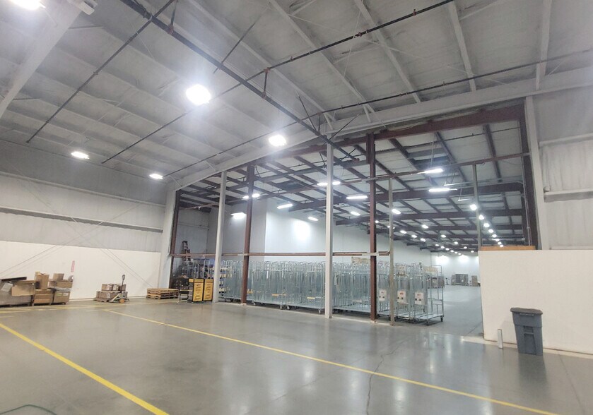 More Photos Of 635 W Valley Blvd, Bloomington Truck Terminal For Sale