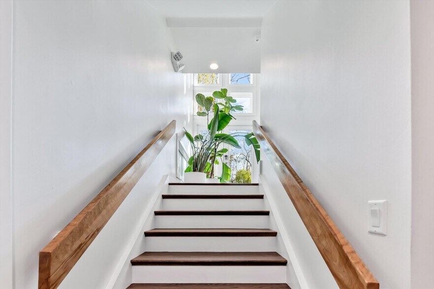 More Photos Of 1049 Main St, West Barnstable Medical For Sale