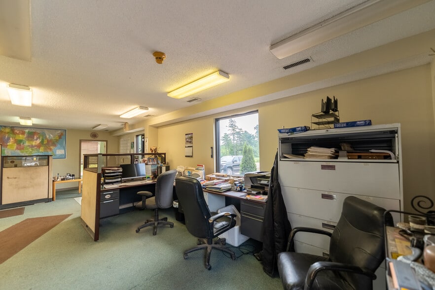 More Photos Of 563 Plains Rd, Tamworth Warehouse For Lease