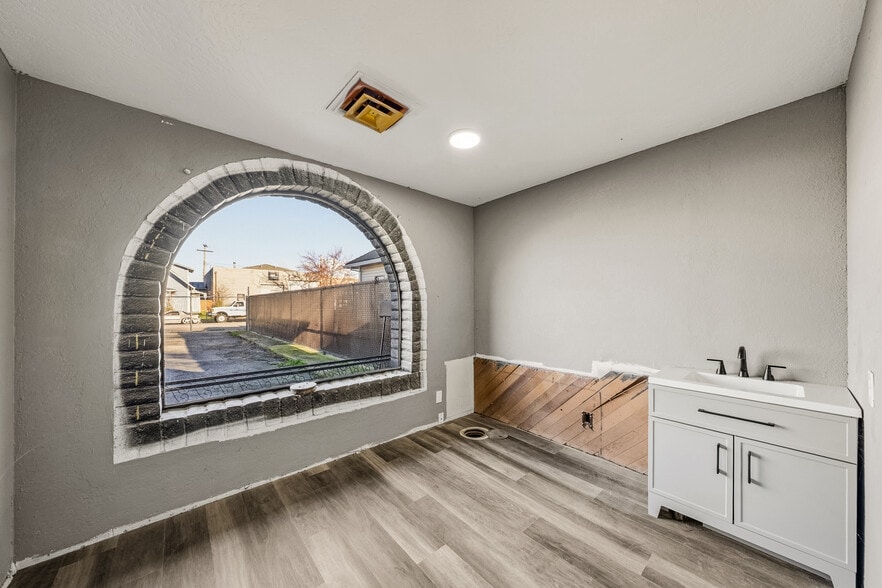 More Photos Of 727 Welch St, Medford Industrial For Sale