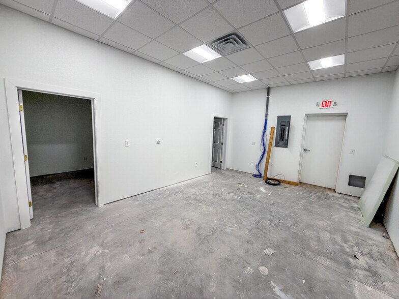 More Photos Of 1016 Main st, Lovington Storefront For Sale