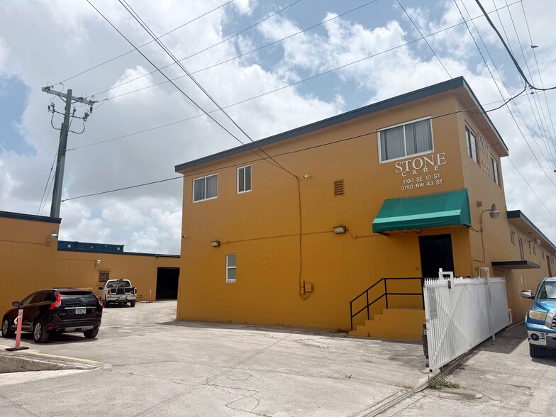 More Photos Of 3750 NW 43rd St, Hialeah Warehouse For Lease
